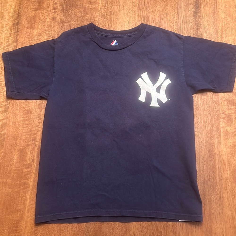 Yankee Swisher tee Boys size Medium